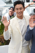 Jung-min Hwang Jung-min Hwang