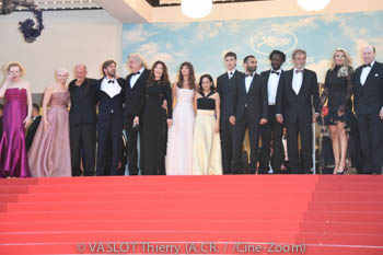 Sunnyi Melles, Vicki Berlin, Woody Harrelson, Ruben Östlund, Zlatko Burić, Iris Berben, Charlbi Dean, Dolly De Leon, Harris Dickinson, Arvin Kananian, Jean-Christophe Folly, Ralph Schicha, Carolina Gynning